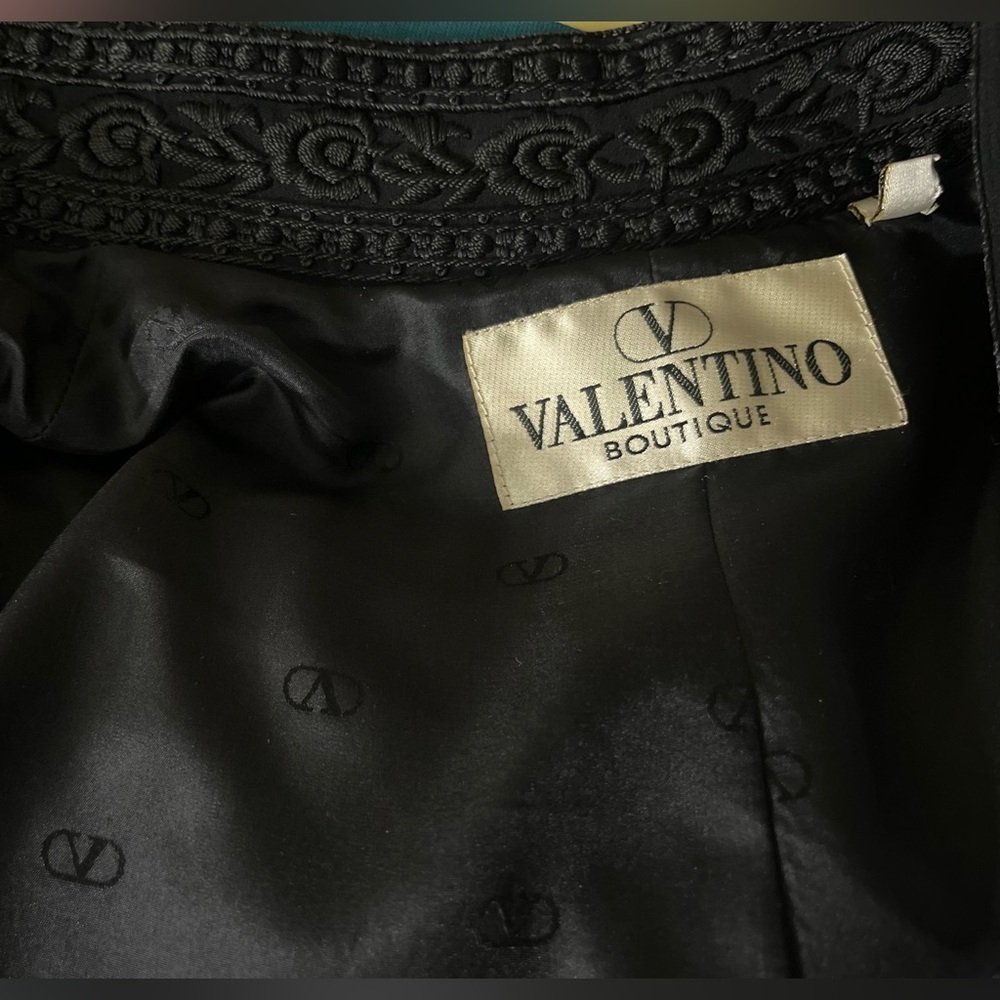 Valentino Boutique Black Jacket Elegant Structured Design - Picture 4 of 7
